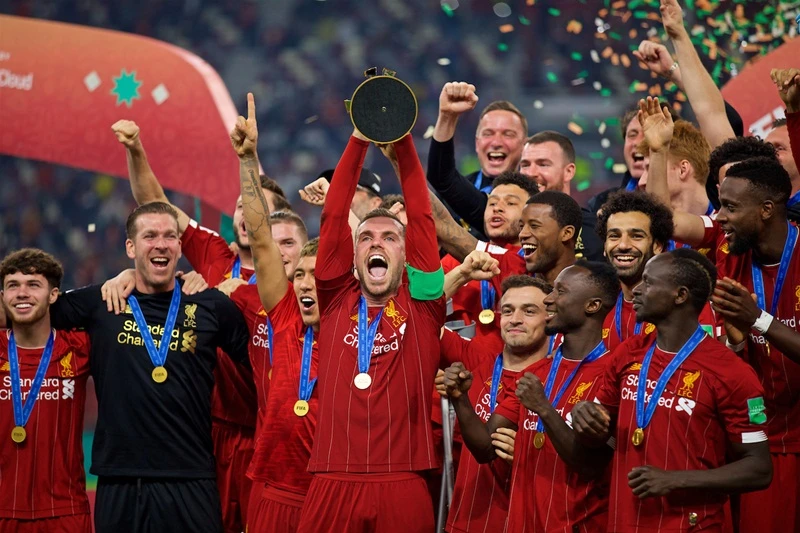Liverpool sẽ còn mạnh hơn khi ngực trái xuất hiện thương hiệu tài trợ mới từ mùa tới. Ảnh: Getty Images 