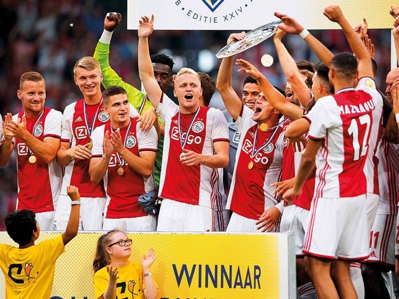 Ajax Amsterdam mất chức vô địch, nhưng có suất đại diện cao nhất chơi ở vòng play-off Champions League mùa tới. Ảnh: Getty Images 