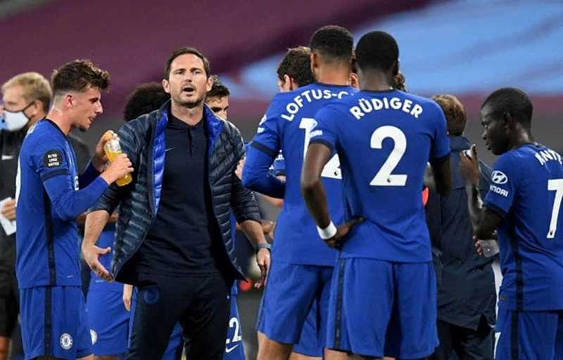 HLV Frank Lampard đánh dấu một năm dẫn dắt Chelsea bằng chiến thắng vang dội. Ảnh: Getty Images