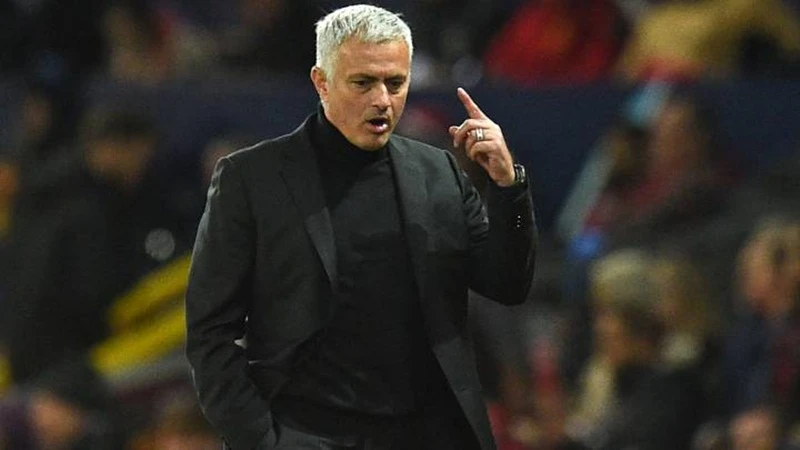 Jose Mourinho đã sớm đối mặt với bài toán hóc búa ở mùa giải mới. Ảnh: Getty Images