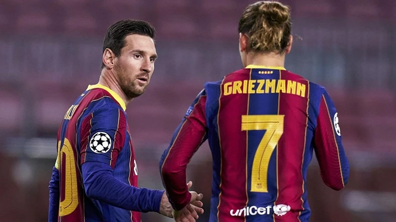 Mối quan hệ giữa Lionel Messi và Antoine Griezmann đang là chủ đề tranh cãi.