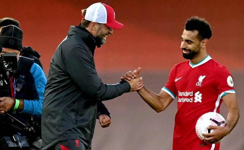 HLV Jurgen Klopp khẳng định Mohamed Salah vẫn đanh hạnh phúc. Ảnh: Getty Images 