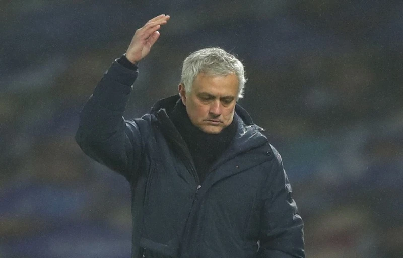HLV Jose Mourinho bất lực ngăn đà sa sút của Tottenham. Ảnh: Getty Images