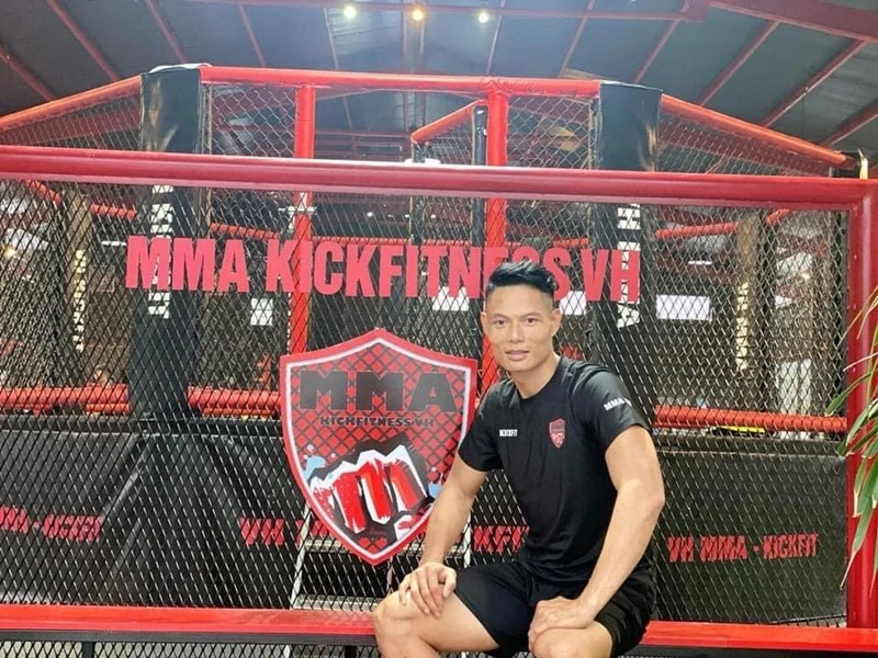HLV Nguyễn Văn Hùng và trung tâm MMA của mình (nguồn: NVCC)