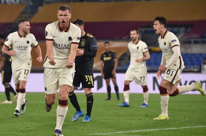 AS Roma với Edin Dzeko sát thủ hy vọng sẽ phục thù Man.United. Ảnh: Getty Images 