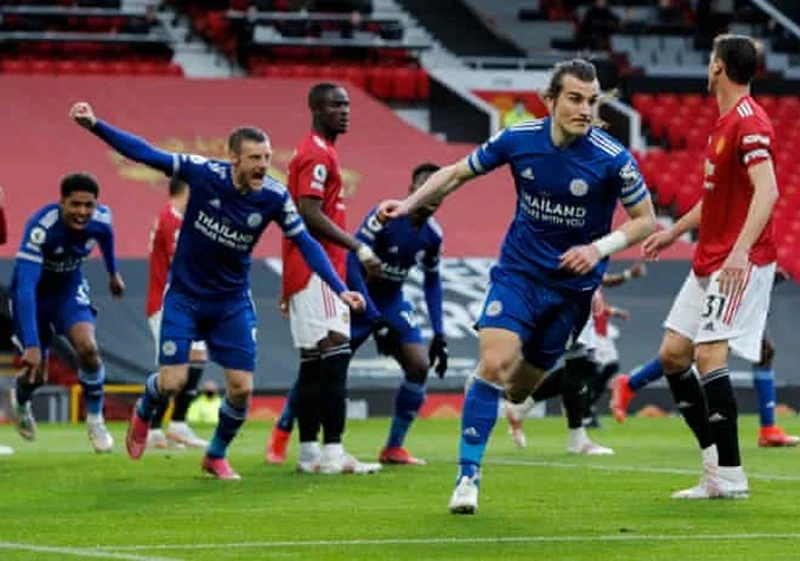 Leicester mừng chiến thắng quan trọng trước Man.United. Ảnh: Getty Images