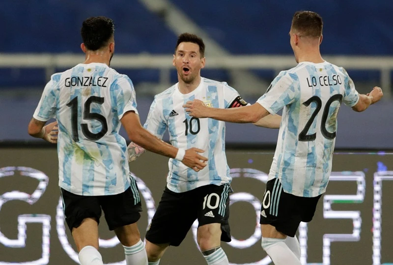 Lionel Messi ghi bàn mở tỷ số, nhưng Chile đã ghi bàn gỡ hòa 1-1. Ảnh: Getty Images