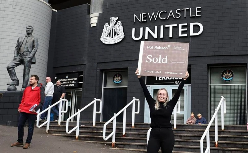 Newcastle đã được chuyển giao quyền sở hữu cho ông chủ mới giàu có và tham vọng.
