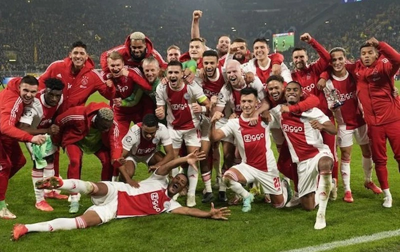 Ajax ăn mừng sau khi vượt qua vòng bảng Champions League kể từ mùa giải 2018-2019.