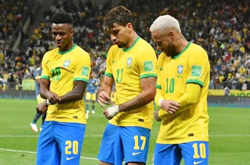 Cầu thủ Brazil ăn mừng bàn thắng chính thức đưa họ đến Qatar.