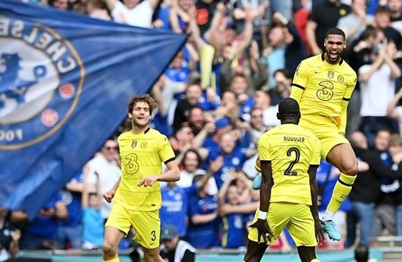 Ruben Loftus-Cheek mừng bàn thắng đầu tiên sau gần 3 năm cho Chelsea. Ảnh: Getty Images