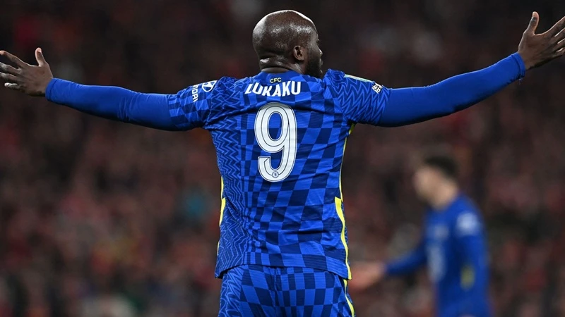 Thất bại của Romelu Lukaku càng khiến chiếc áo số 9 trở nên ám ảnh. Ảnh: Getty Images