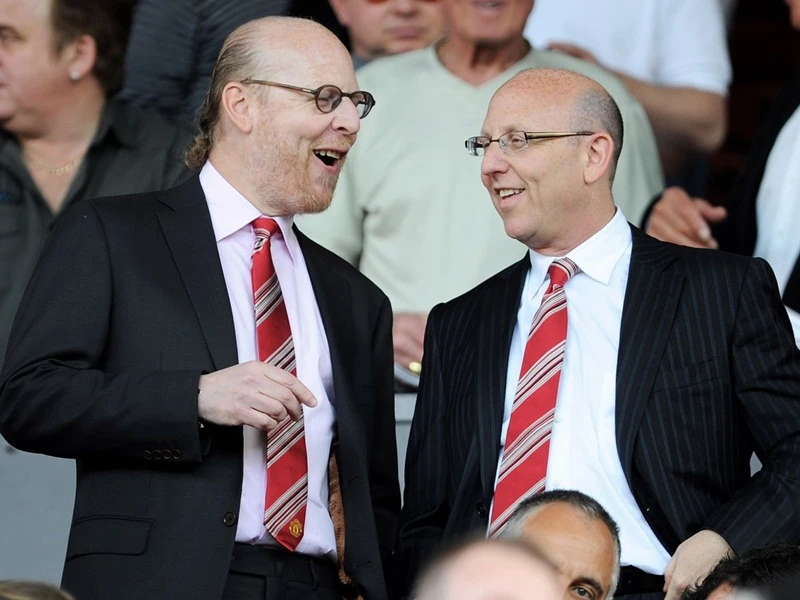Gia đình chủ sở hữu Glazers đang đàm phán để bán cổ phần thiểu số tại Man.United.