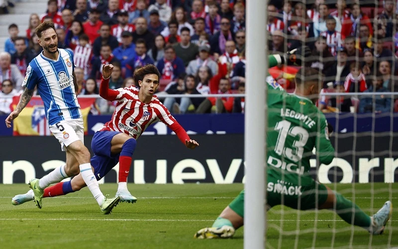 Joao Felix vào sân từ băng ghế dự bị để cứu vãn trận hòa cho Atletico Madrid.