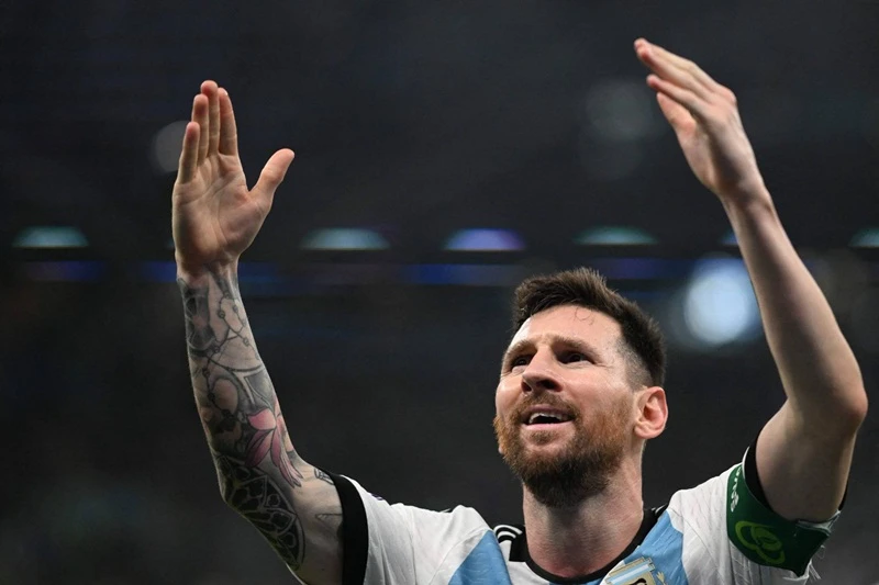 Lionel Messi tin rằng huyền thoại quá cố Diego Maradona đang phù hộ cho Argentina.