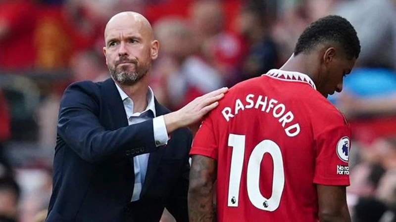 HLV Erik ten Hag nghiêm khắc nhưng đang giúp Marcus Rashford tiến bộ rõ nét.