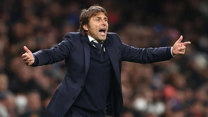 Từ cách xử lý vấn đề ở Chelsea đến Tottenham, Antonio Conte cho thấy là một nhà cầm quân tài ba.