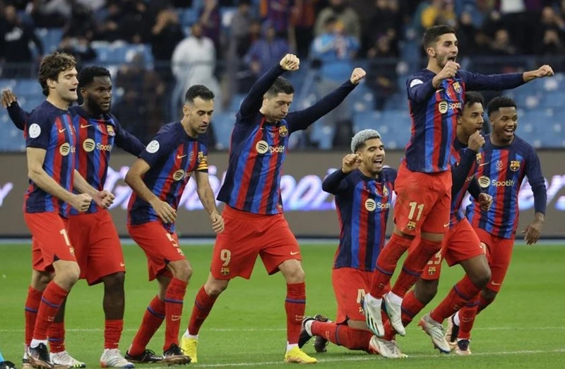 Barcelona giành chiến thắng 4-2 trong loạt sút luân lưu trước Real Betis.