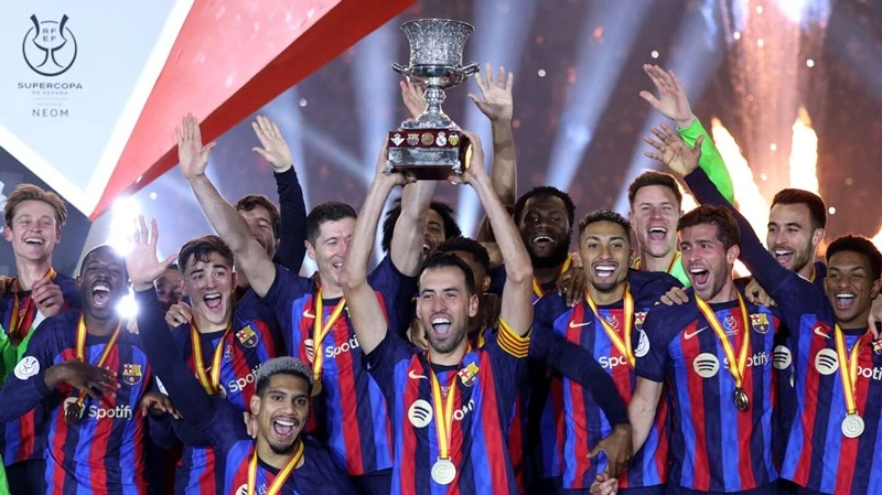 Barcelona vô địch Siêu cúp Tây Ban Nha sau chiến thắng 3-1 trước kình địch Real Madrid trong trận chung kết tại Saudi Arabia.