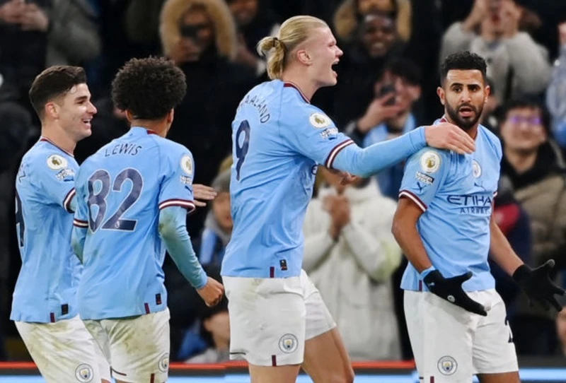 Riyad Mahrez chói sáng để giúp Man.City ngược dòng kinh điển.