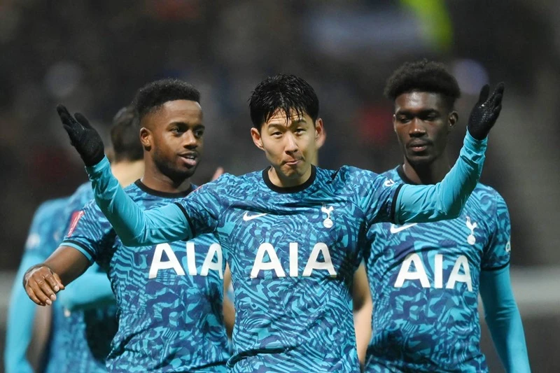Son Heung-min tìm lại cảm giác ghi bàn bằng cú đúp giúp Tottenham giành chiến thắng.