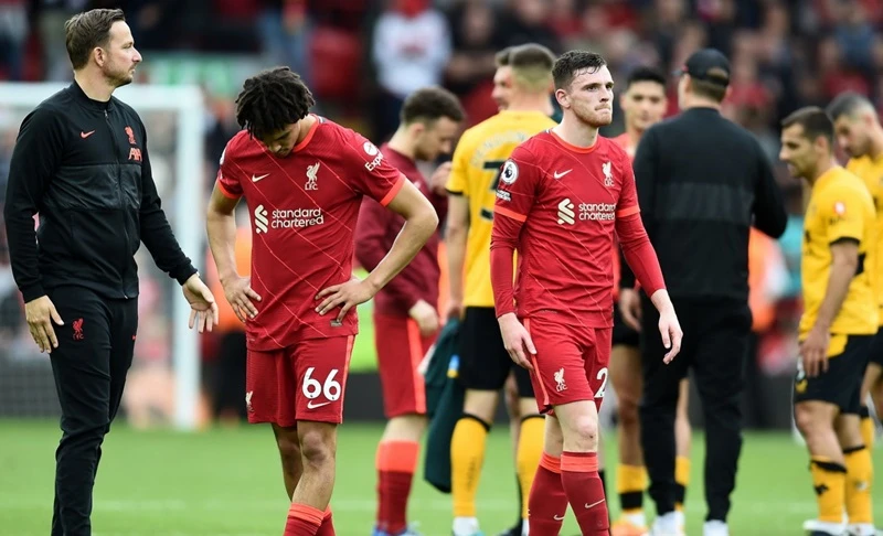Liverpool thua tủi hổ 0-3 trên sân một đối thủ đang trong cuộc chiến trụ hạng như Wolves.