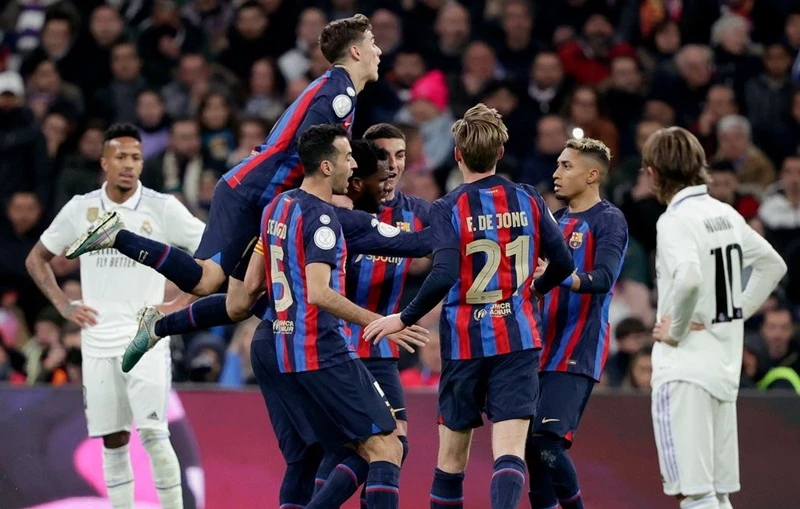 Barcelona rời sân Real Madrid với chiến thắng 1-0, tạo lợi thế rất lớn trước trận lượt về tại Camp Nou vào ngày 5-4.