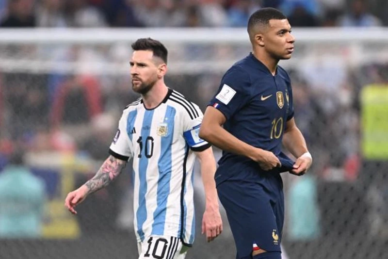 Lionel Messi và Kylian Mbappe phải chia đôi tâm trạng khi rời Qatar.