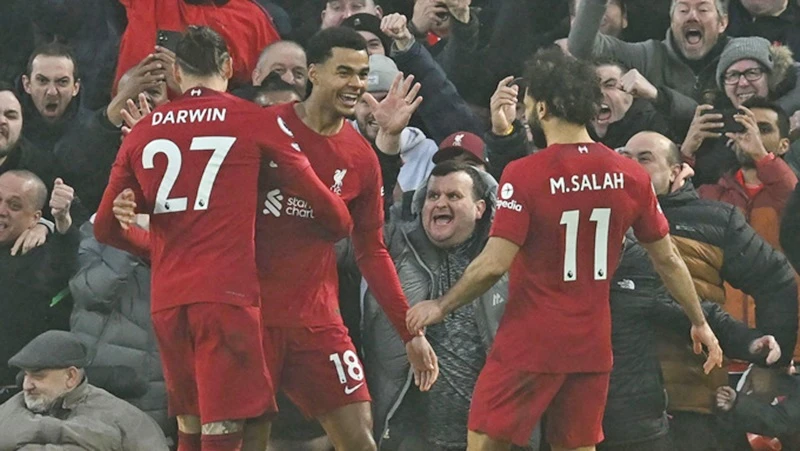 Darwin Nunez, Cody Gakpo và Mohamed Salah đang dần gắn kết trên hàng công của Liverpool.