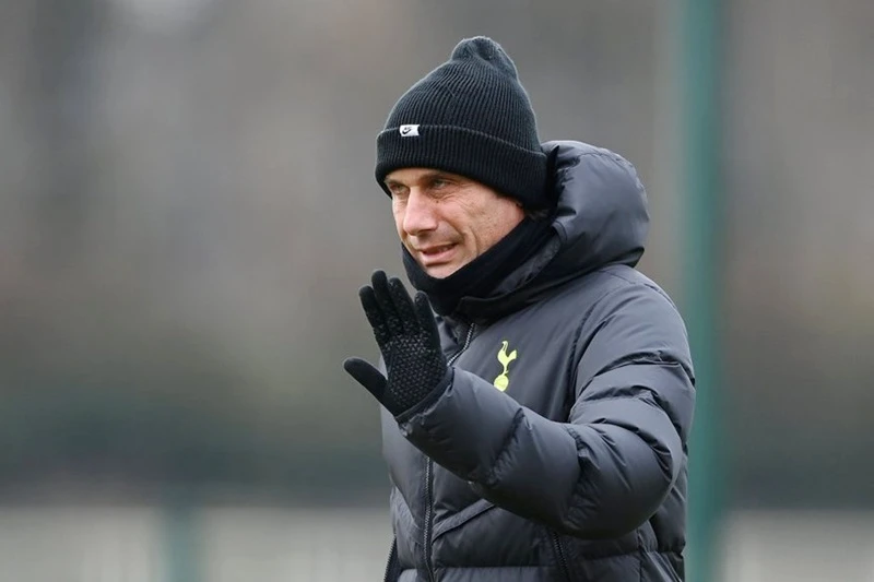 HLV Antonio Conte rời vị trí HLV Tottenham sau khi 2 bên đạt được một “thỏa thuận chung”.
