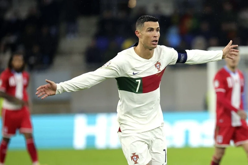 Cristiano Ronaldo ghi một cú đúp khác để bổ sung vào kỷ lục ghi bàn và số trận ra sân ở cấp độ quốc tế.