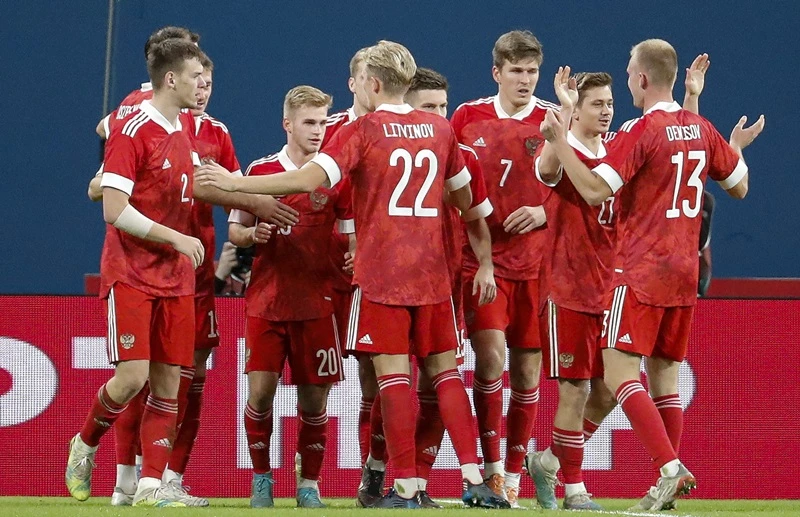 Nga đánh bại Iraq 2-0 trong trận đấu đầu tiên của đội tuyển quốc gia trên sân nhà kể từ khi lệnh cấm vào năm ngoái.