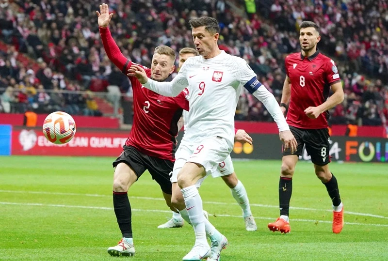 Tiền đạo Robert Lewandowski tiếp tục có một trận đấu mờ nhạt nhưng Ba Lan vẫn tìm được chiến thắng.