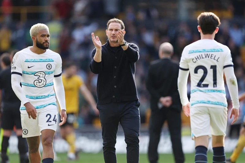 Frank Lampard đã có khởi đầu không như ý khi Chelsea bị đánh bại 1-0 bởi chủ nhà Wolves.