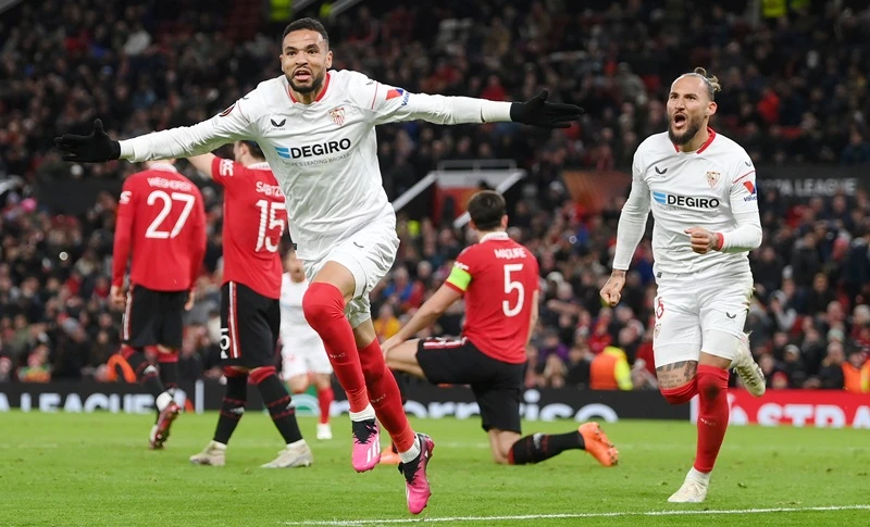 Sevilla loại Man.United sau chiến thắng 3-0 trong trận tứ kết lượt về, tiến vào bán kết với tổng tỷ số 5-2