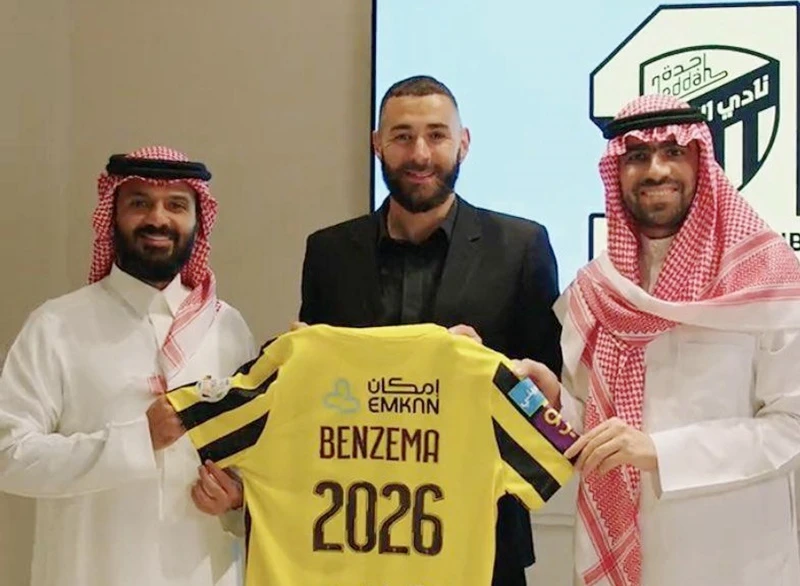 Tiền đạo kỳ cựu Karim Benzema đã ký hợp đồng với Al Ittihad, tân vô địch Saudi Pro League. 
