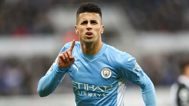 Joao Cancelo tài năng nhưng thái độ của cầu thủ này là một vấn đề với HLV Xavi Hernandez.