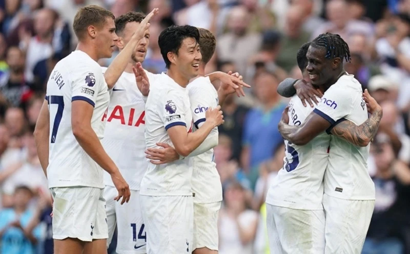 Tottenham đánh bại Man.United 2-0 giúp HLV Ange Postecoglou ra mắt sân nhà thắng lợi.
