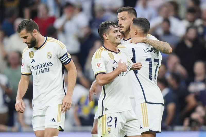 Real Madrid đã trở lại mạch chiến thắng khi đánh bại Las Palmas 2-0 vào thứ Tư.