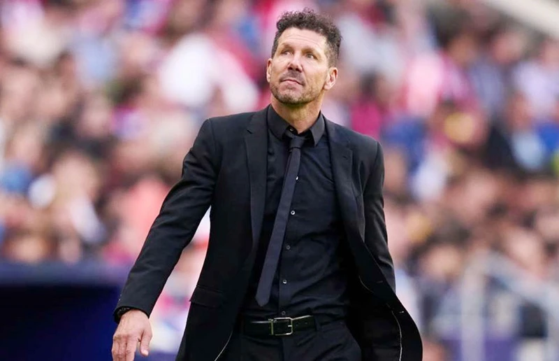 HLV Diego Simeone sẵn sàng xem xét việc giảm lương để tiếp tục dẫn dắt Atletico Madrid.