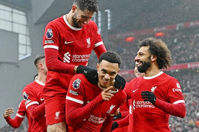 Trent Alexander-Arnold đã tỏa sáng giúp Liverpool ngược dòng kịch tính thắng Fuham 4-3.