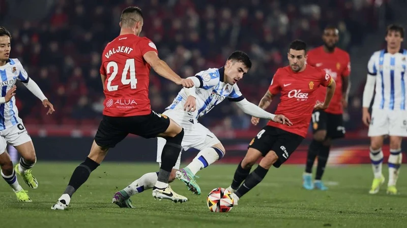 Mallorca và Sociedad chơi thận trọng và hòa 0-0 trong trận lượt đi bán kết Cup Nhà Vua.