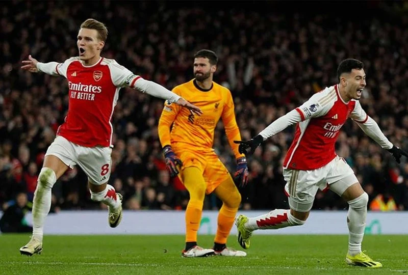 Martin Odegaard và Arsenal thật sự đang bay cao nhờ phong độ tuyệt vời.