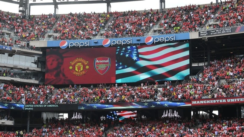 Khán đài chật cứng khi Arsenal và Man.United gặp nhau ở Mỹ vào tháng 7 năm ngoái.