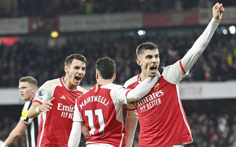 Arsenal nâng chuỗi trận thắng liên tiếp ở Premier League lên con số 6 khi vùi dập Newcastle 4-1.