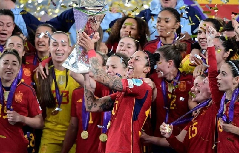 Tây Ban Nha đánh bại Pháp 2-0 để giành chức vô địch Nations League nữ trong kỳ giải đầu tiên tổ chức.