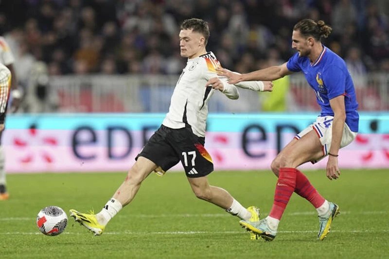 Florian Wirtz ghi bàn thắng nhanh nhất cho tuyển Đức từ trước đến nay trong chiến thắng 2-0 tại Pháp.