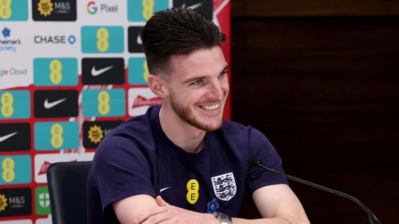 Declan Rice mang băng đội trưởng trong trận thứ 50 khi tuyển Anh đối đầu Bỉ tại Wembley vào thứ Ba.