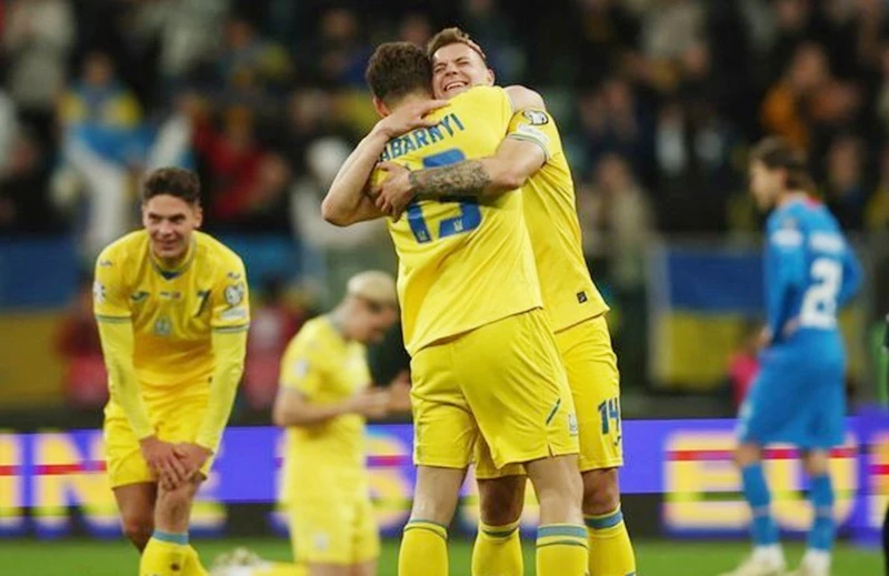 Ukraine tìm được một bàn thắng muộn để tạo nên một màn lội ngược dòng ly kỳ khác.