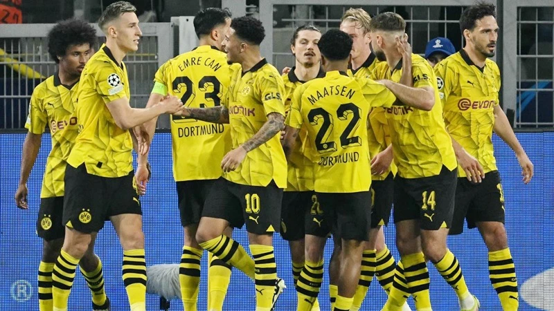 Borussia Dortmund giành chiến thắng 1-0 trước Paris Saint-Germain trong trận lượt đi bán kết.